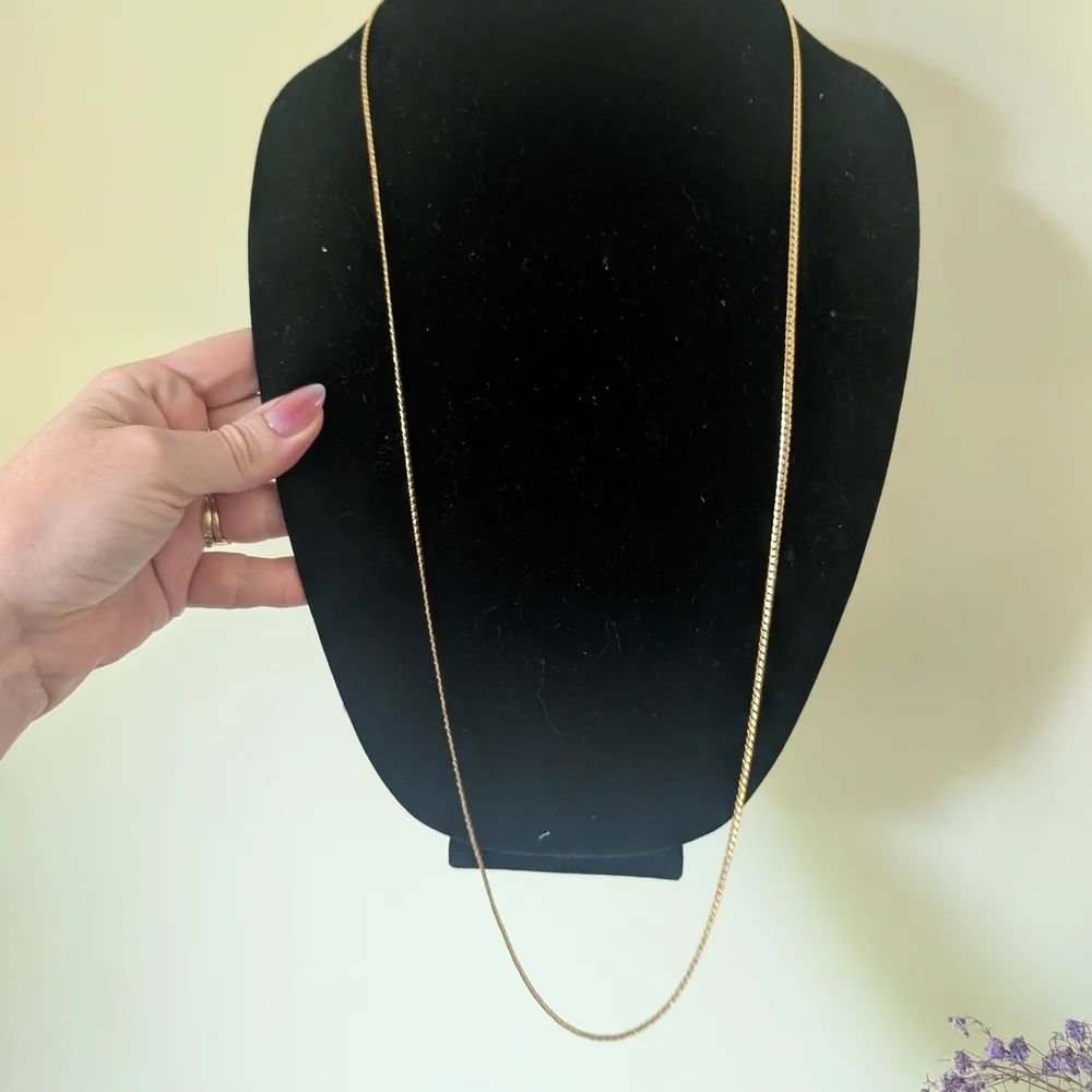 Elegant Gold Chain Necklace - Picture 5 of 8